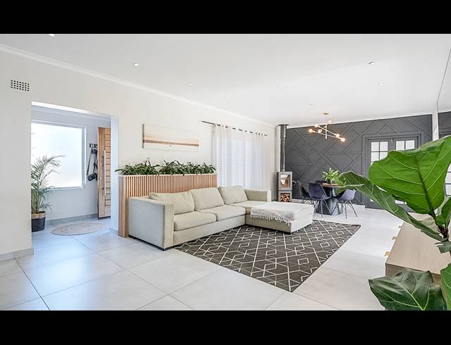 5 BEDROOM FREESTANDING FOR SALE IN BLOUBERG RISE